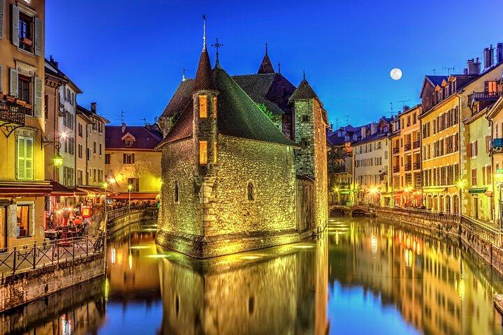 Guided tour of Annecy + Fondue cruise on the lake from Lyon