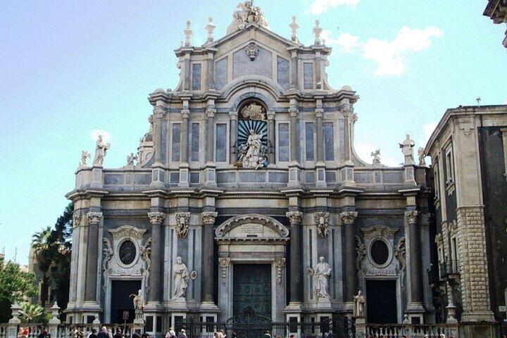 Catania: Best Street Food Tour with 5 Tastings