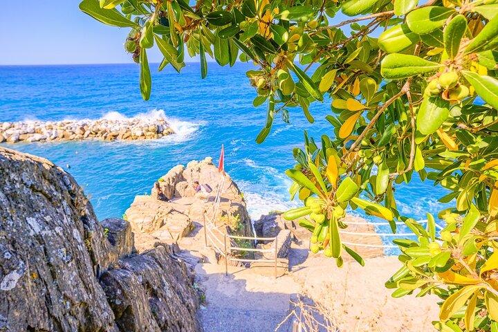 Cinque Terre hiking tour from La Spezia train station