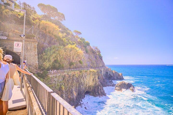 Cinque Terre hiking tour from La Spezia train station