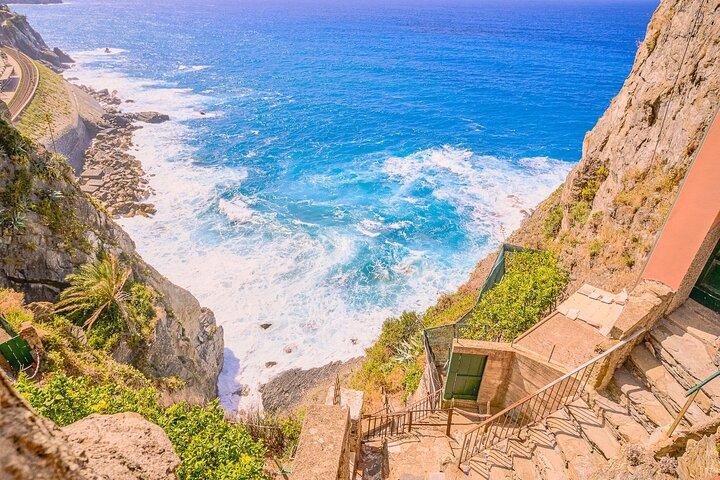 Cinque Terre hiking tour from La Spezia train station