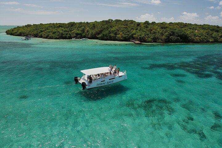 Catamaran Mauritius: South East 5 Islands Catamaran Cruises