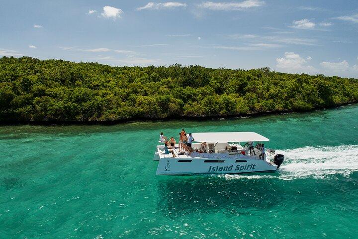 Catamaran Mauritius: South East 5 Islands Catamaran Cruises