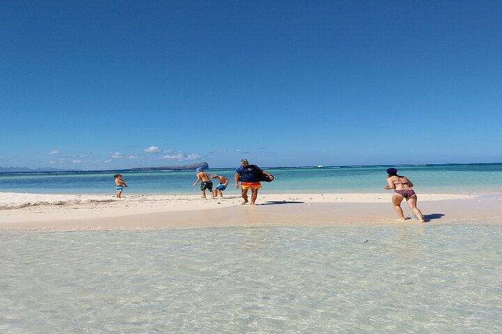 Mauritius: Ile Aux Cerfs Catamaran Tour with Lunch and Drinks