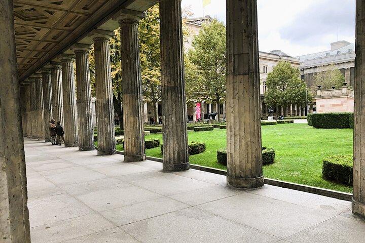 Quiz and fall in love in Berlin on Museum Island