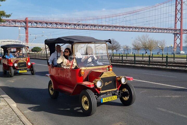 2h Classic Tuk: Discover Lisbon’s Hidden Treasures