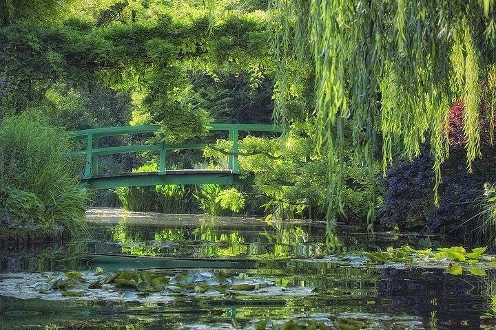 Giverny & Versailles Day Trip From Paris with Professional Guide