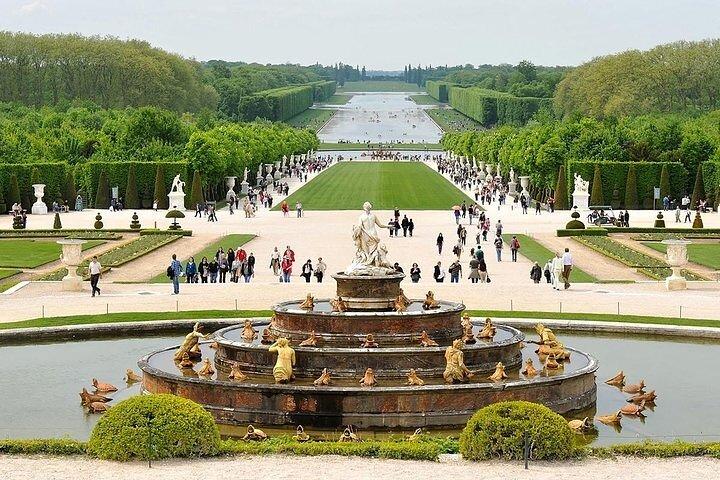 Giverny & Versailles Day Trip From Paris with Professional Guide
