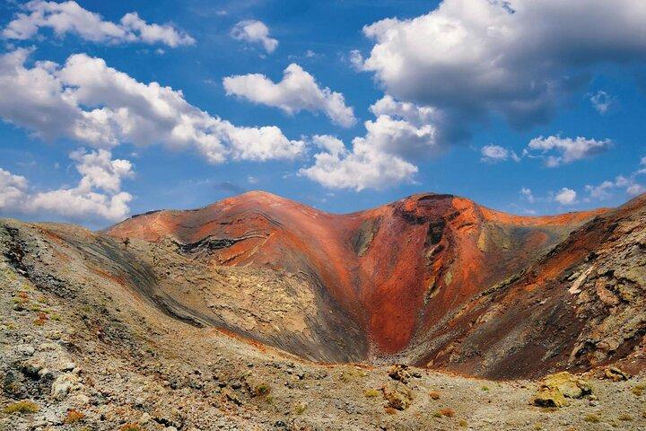Lanzarote Volcanoes and Caves Tour from Fuerteventura