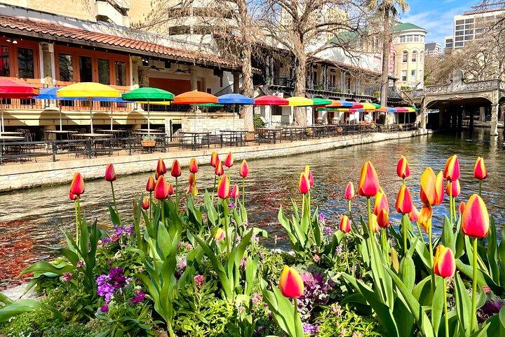 Walking Tour Along the San Antonio Riverwalk And Around Downtown