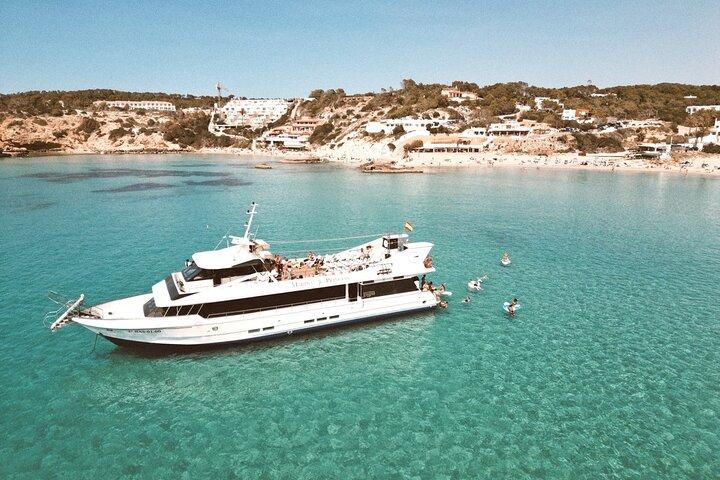 5 Hour Adults Ibiza Boat Trip + lunch, 6 drinks, SUP Boards & DJ