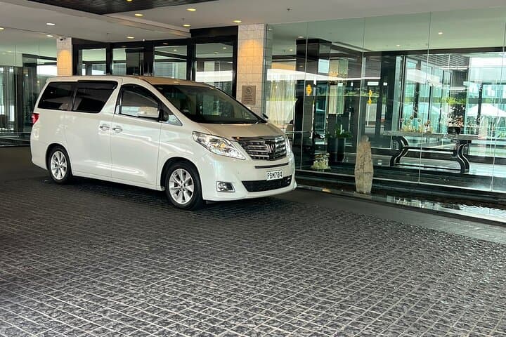 Premium Private Transfer From Auckland Airport To Whangaparoa