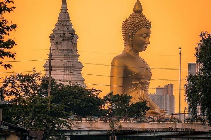 Bangkok : Sunset Food tour by Tuk Tuk boat with big Buddha view