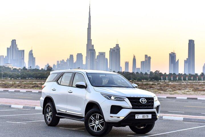Dubai: Full-Day Private Car and Driver Hire