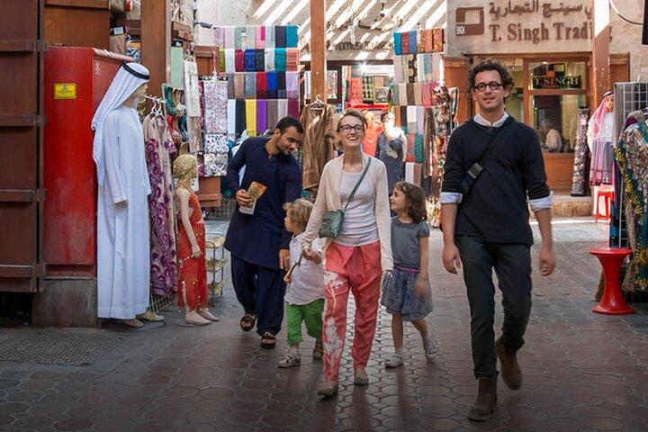 Dubai: Full-Day Private Car and Driver Hire