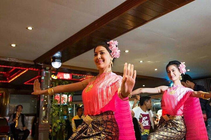 Bangkok: White Orchid Chao Phraya Dinner Cruise free Beer