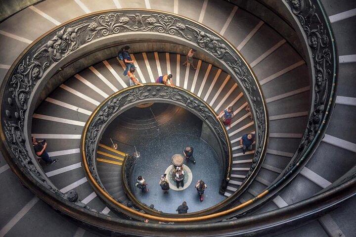 Vatican museum's_Sistine Chapel & Basilica st. Peter with Private Tour