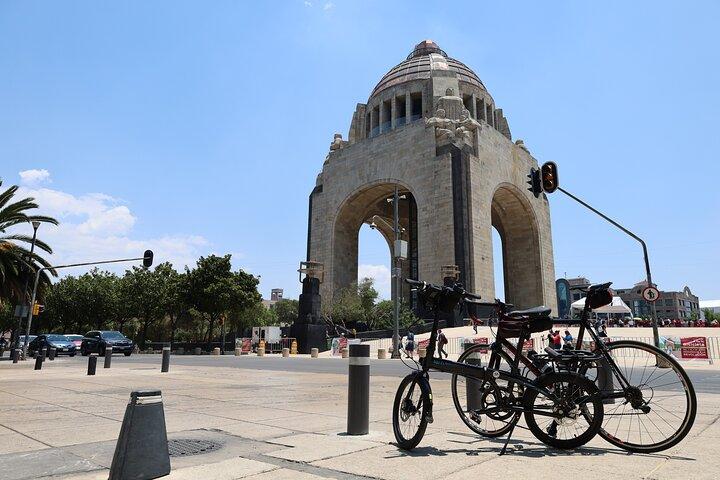 Bike Tour through Chapultepec, Reforma and the Zócalo / Mexico