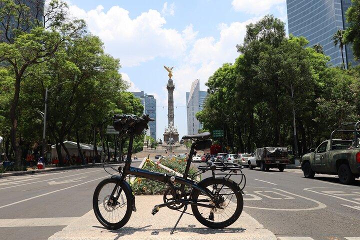 Bike Tour through Chapultepec, Reforma and the Zócalo / Mexico