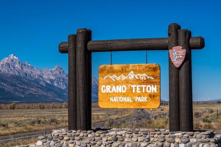 Grand Teton,Yellowstone National Park,Las Vegas 8Day Tour from LA