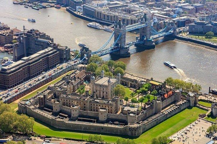 Westminster Walking Tour, River Cruise & Tower of London Entry
