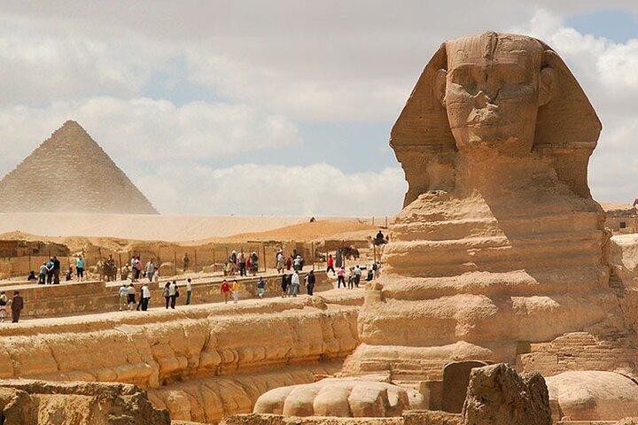 Private: Pyramids & Sphinx Guided Tour With Transfers & Drinks.