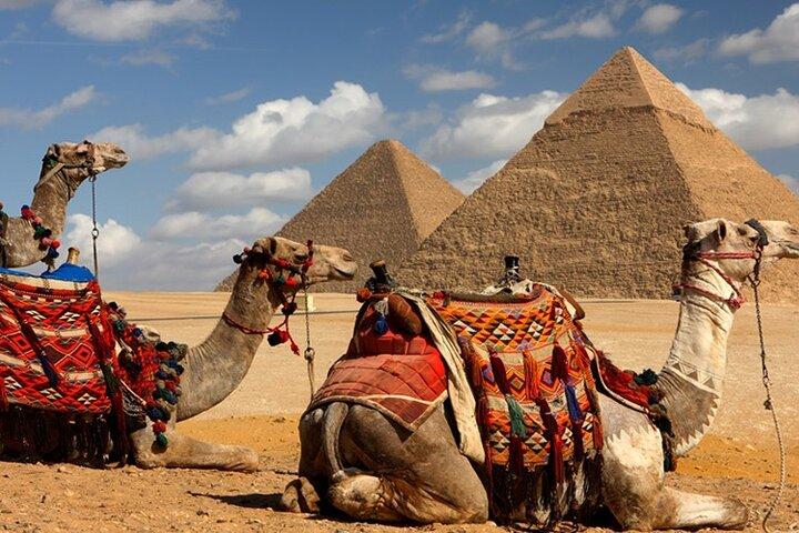 Private Tour: Pyramids, Memphis & Sakara With Lunch & Drinks