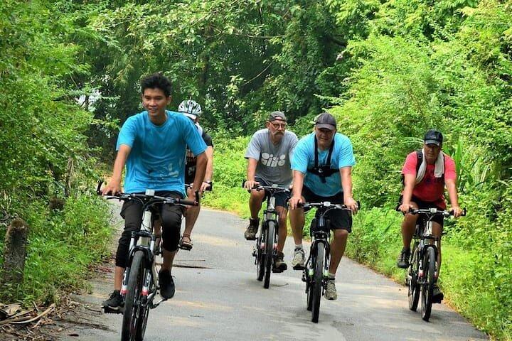Pedaling Through Hanoi's Banana Island, Hidden Gems and Food
