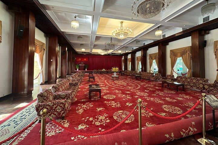 [Free E-sim] Independence Palace and War Remnants Museum Walking