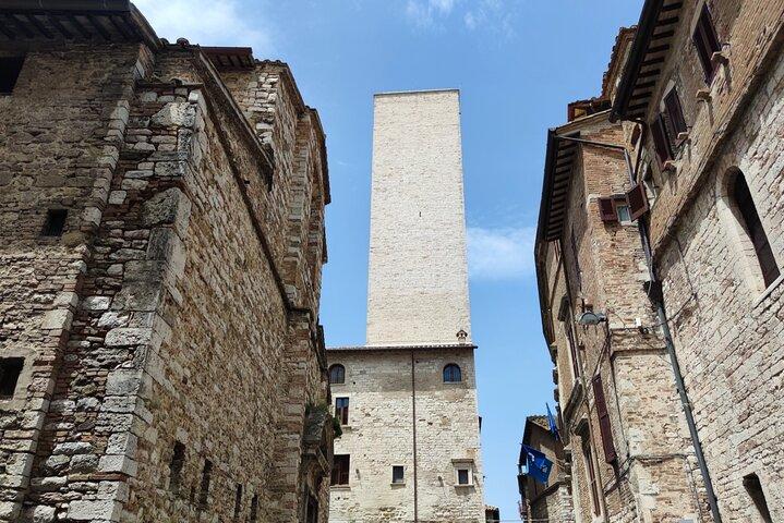 Perugia Self-Guided City Walking Tour & Scavenger Hunt