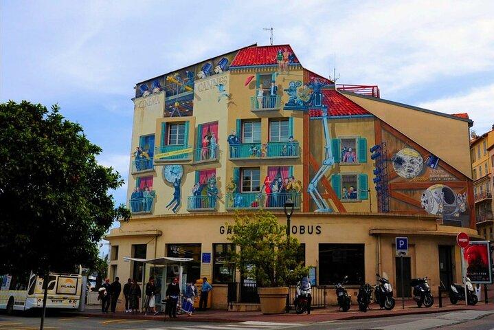 Cannes Self-Guided City Walking Tour & Scavenger Hunt