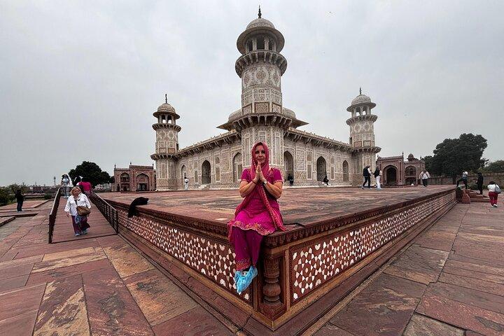 From Jaipur: Taj Mahal & Agra Tour with Transfer to Delhi by Car