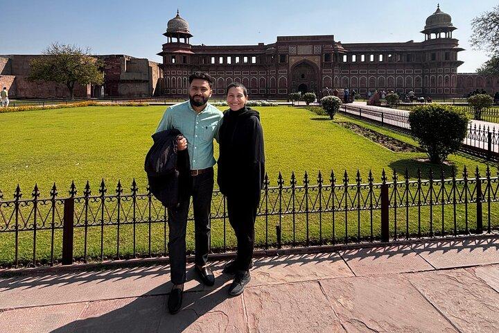 From Jaipur: Taj Mahal & Agra Tour with Transfer to Delhi by Car