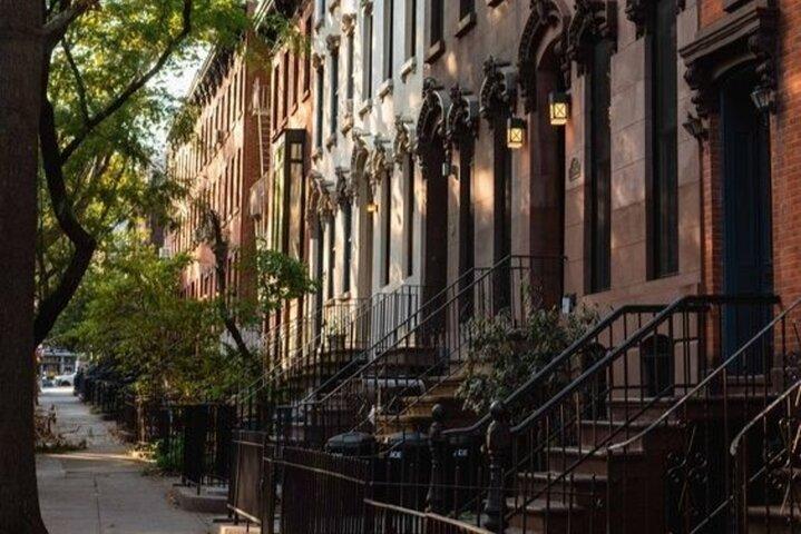 New York Street Food Guided Walking Tour with a Guide