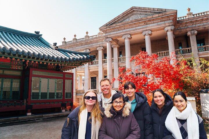 Deoksugung Palace Guided Heritage Walking Tour from Seoul