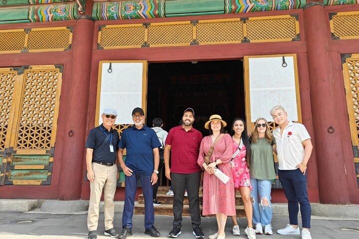Deoksugung Palace Guided Heritage Walking Tour from Seoul