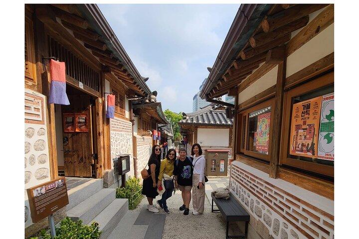 Deoksugung Palace Guided Heritage Walking Tour from Seoul