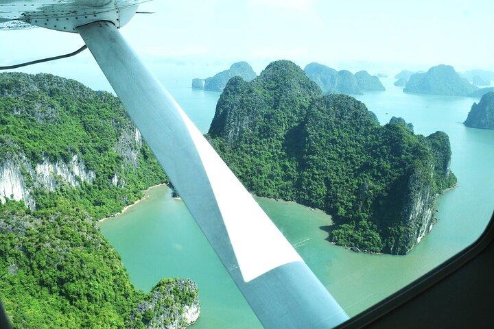 25-Minute Sightseeing Seaplane Tour with Pick Up from Halong Area