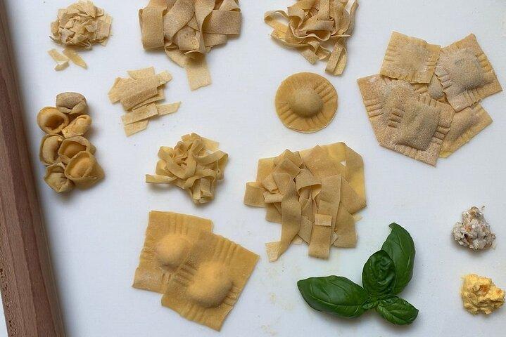 Kitchen of Mamma: Pasta Cooking Class with market visit in Rome