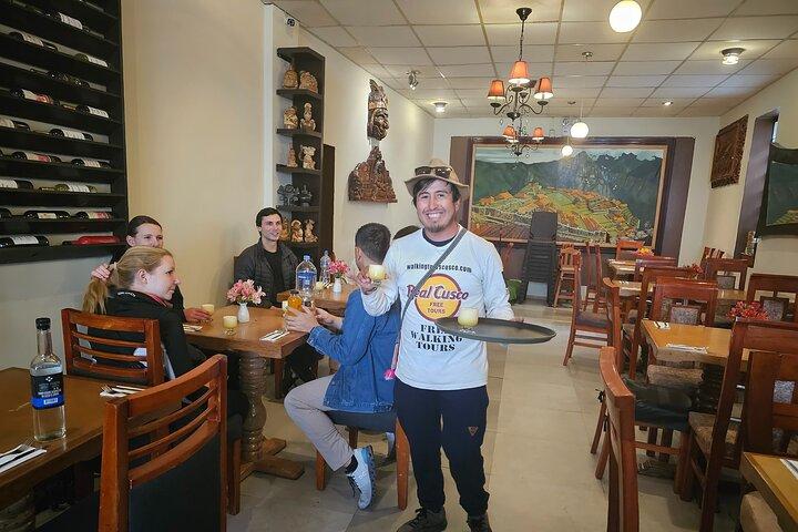 Cusco: Historic Walking Tour with Pisco Sour and Local Music