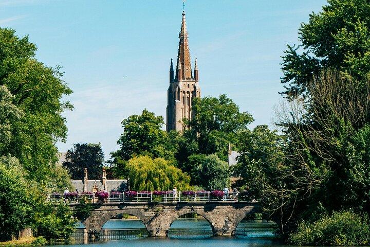 2-Hour Historical Walking Tour in Bruges with Praline Included