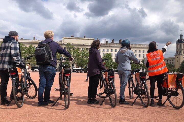 2.5h Guided Bike Tour of Lyon Old Town with a Local Guide