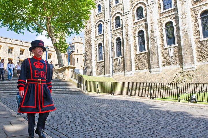 Tower of London Fully Guided Private Tour