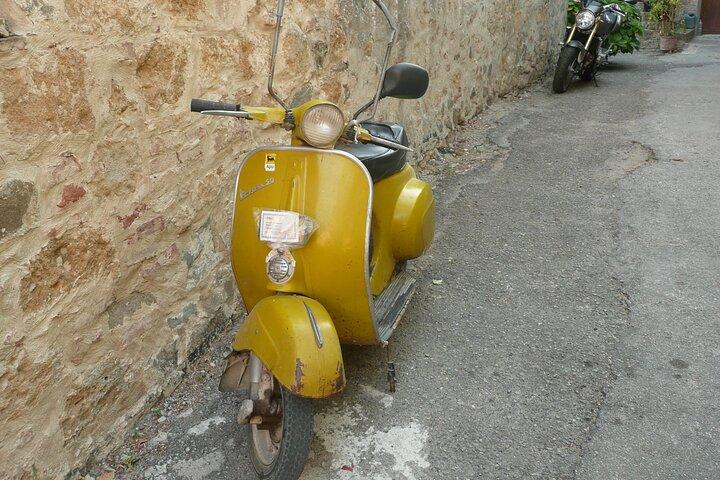 Discover the Hidden Gems of Val d'Orcia by Vespa!