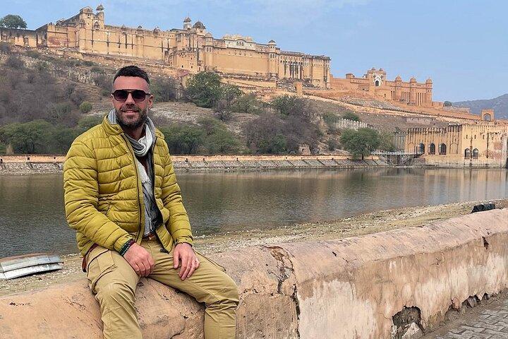 Private Jaipur Half-Day: Amber Fort, Stepwell, Jal Mahal & Gaitor