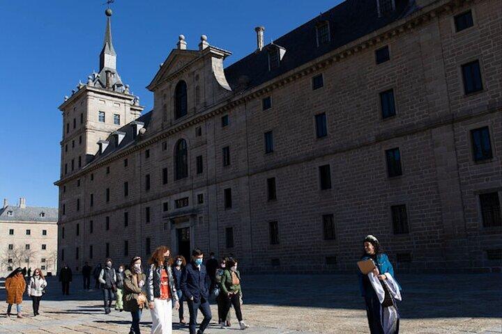 Private Minivan Tour of El Escorial Monastery and Segovia