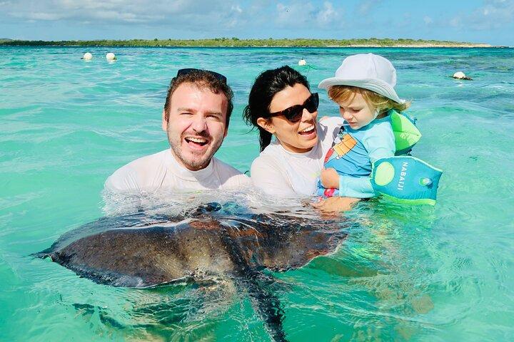 Antigua Island Tour & Stingray Encounter – Small Group Experience
