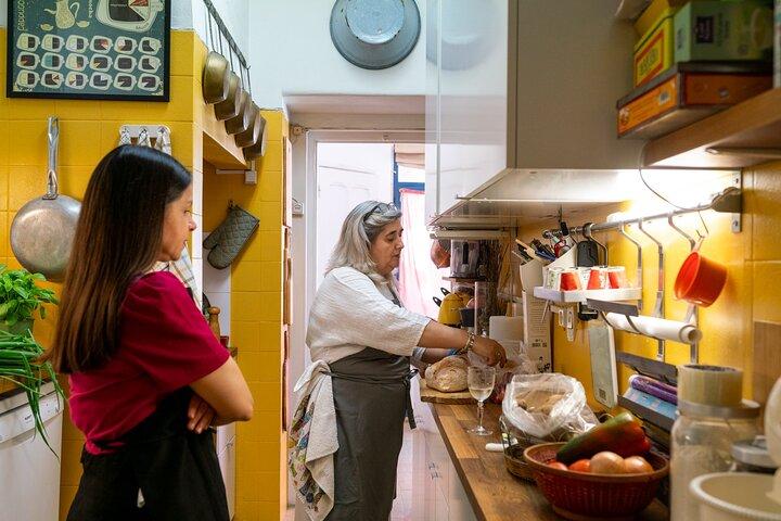 Market Tour, Cooking Class And Lunch At Mercado de Arroios