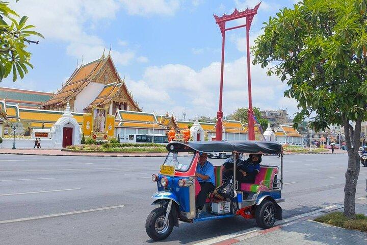 The 3-in-1 CHOB Tour TUK TUK + Boat + Food Tasting
