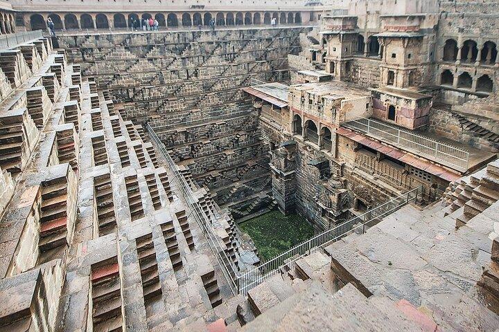 Jaipur to Agra Transfer via Abhaneri Step Well & Fatehpur Sikri